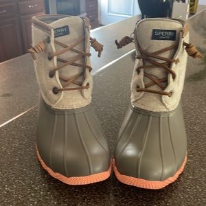 7.5 Sperry duck boots